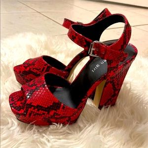 Steve Madden snake skin pumps shoes